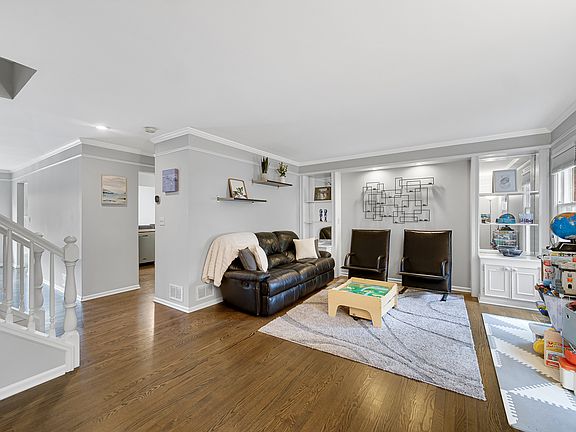 4th image of 9054 Forestview Rd
