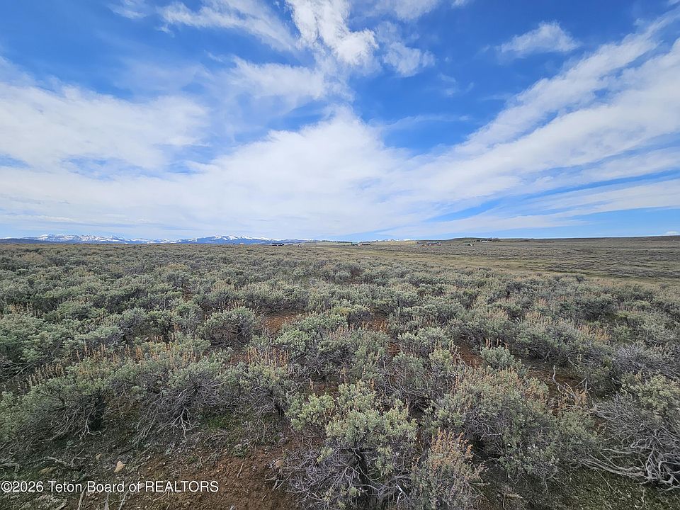 1st image of 5 E Beaver Ridge Rd