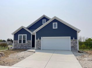 828 River Ridge Cir, Waterford, WI 53185