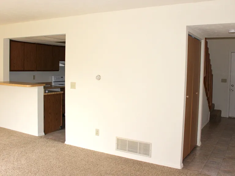 2468 Cross Village Dr — Photo 2
