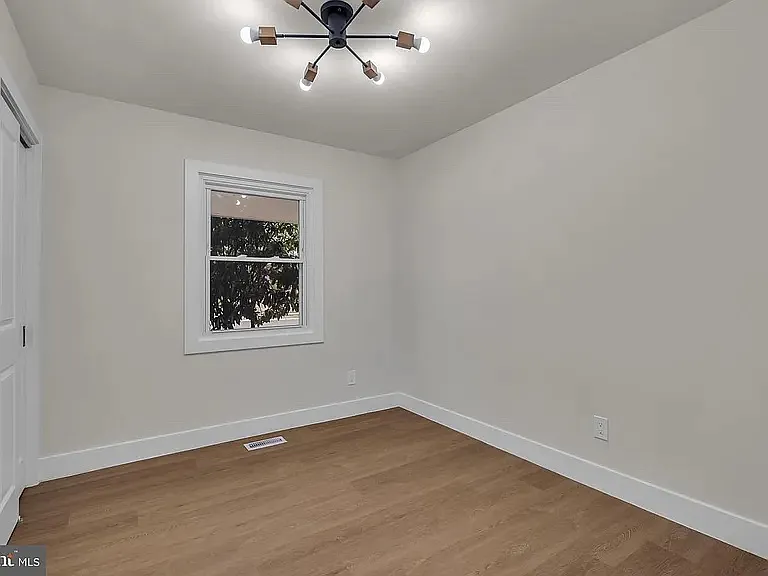 142 Eastbrook Ln — Photo 21