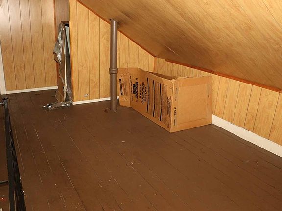 4th image of 549 E Park St