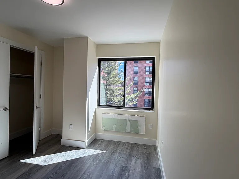 2512 Bronx Park E #A — Photo 12