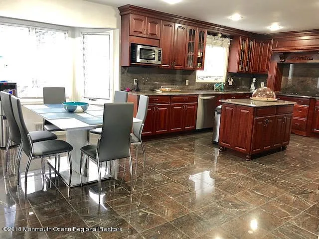 16 Bridle Dr — Photo 5