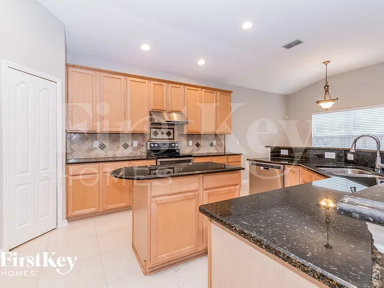 2970 Thorncrest Dr — Photo 5