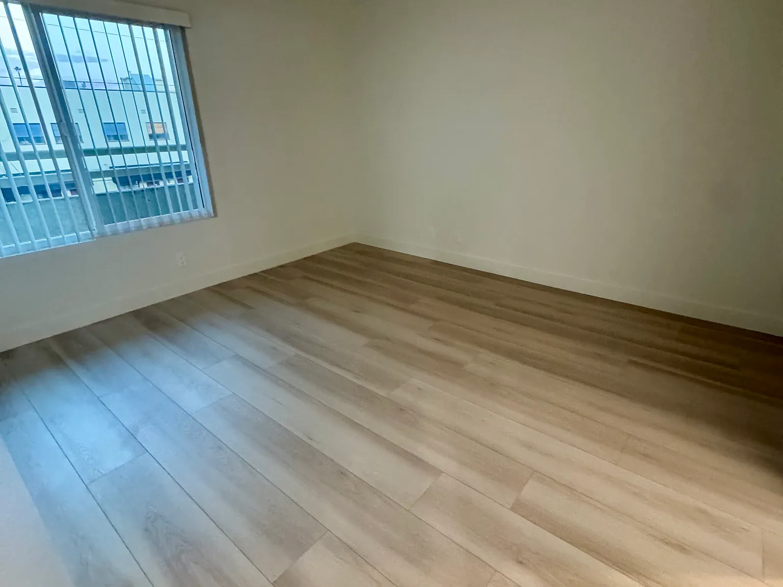 2 bed, 950 sqft, $2,995 — Photo 3