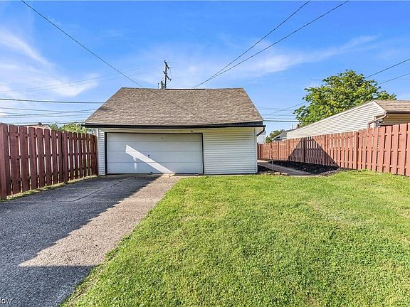 4th image of 8302 Pinegrove Ave
