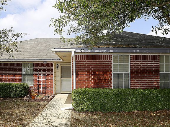 2nd image of 1901 Moonstone Dr