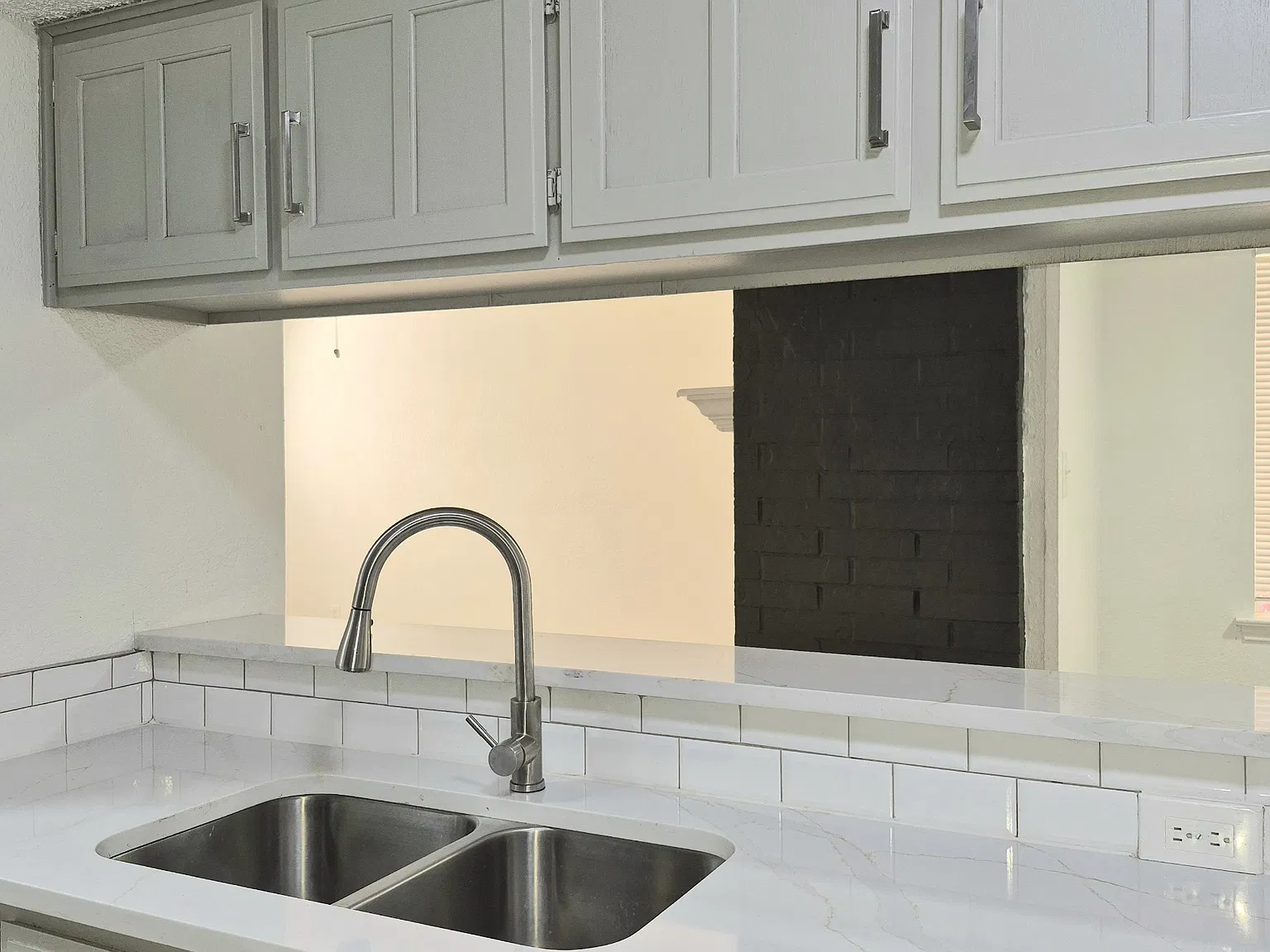 2421 Kingsford Ct — Photo 3