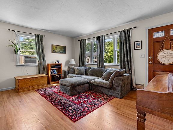 4th image of 9 Winsor Avenue