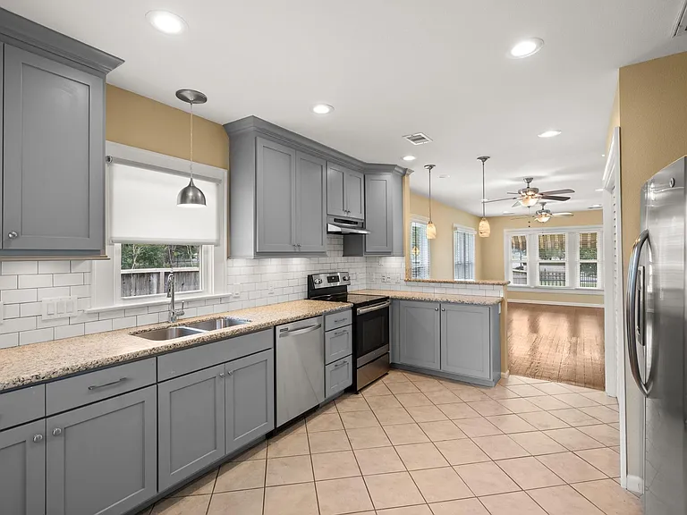 502 Dell Ct — Photo 5