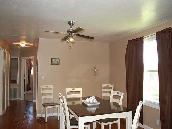 3rd image of 525 Gale Dr