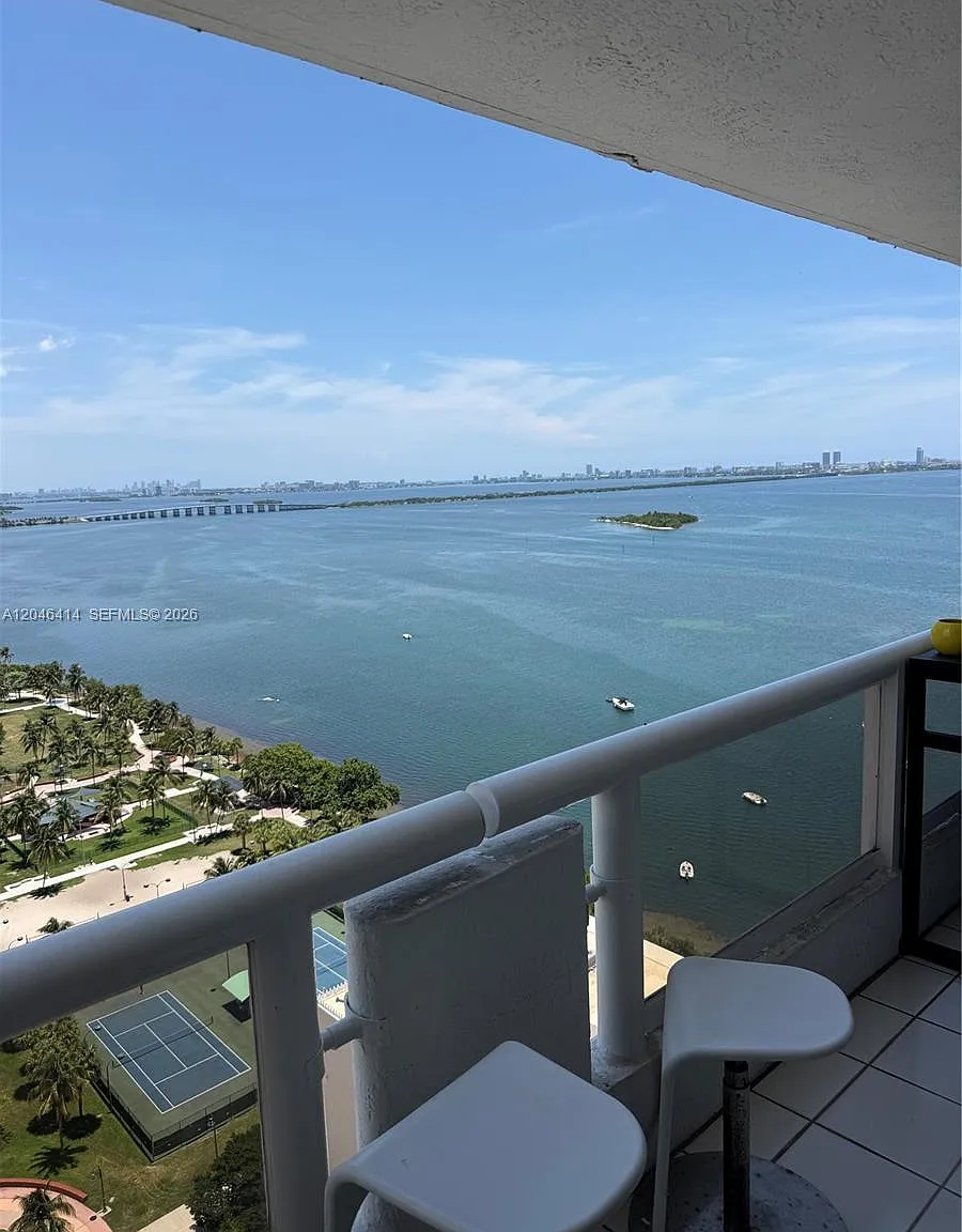 Venetia Condo — Photo 4