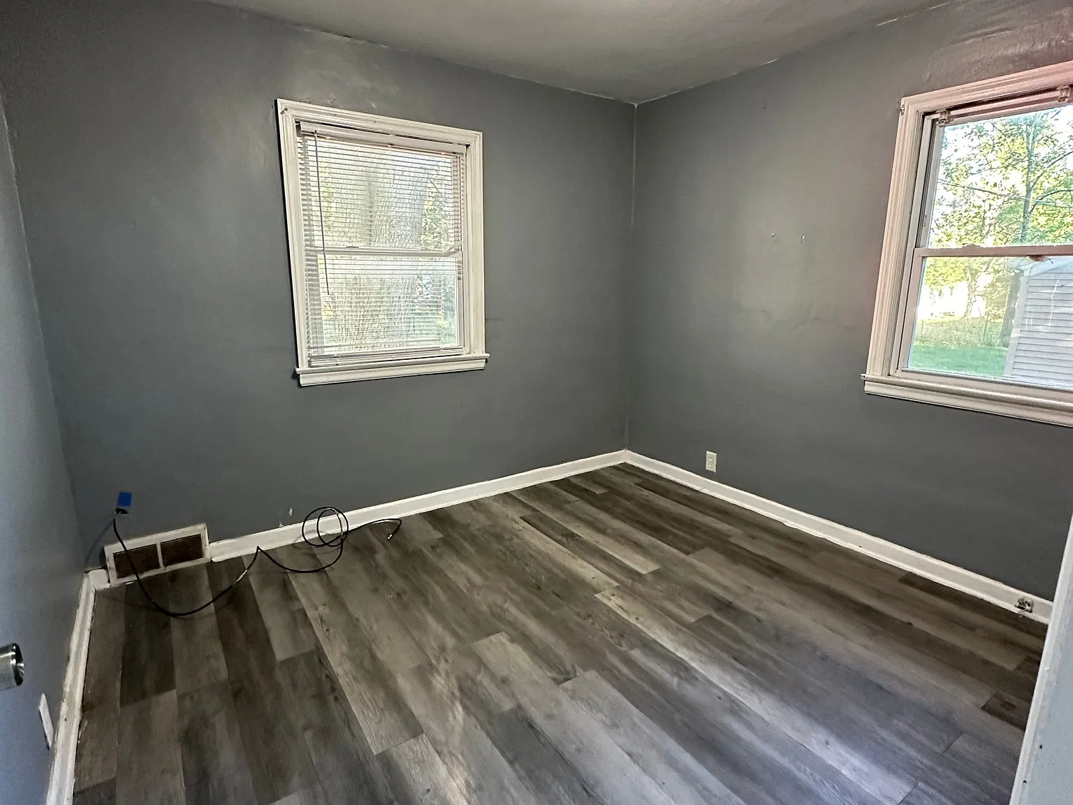 3 bed, 1.0 bath, 720 sqft, $1,300 — Photo 3