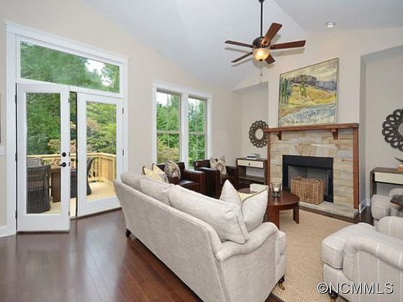 5th image of 68 Gossamer Ct