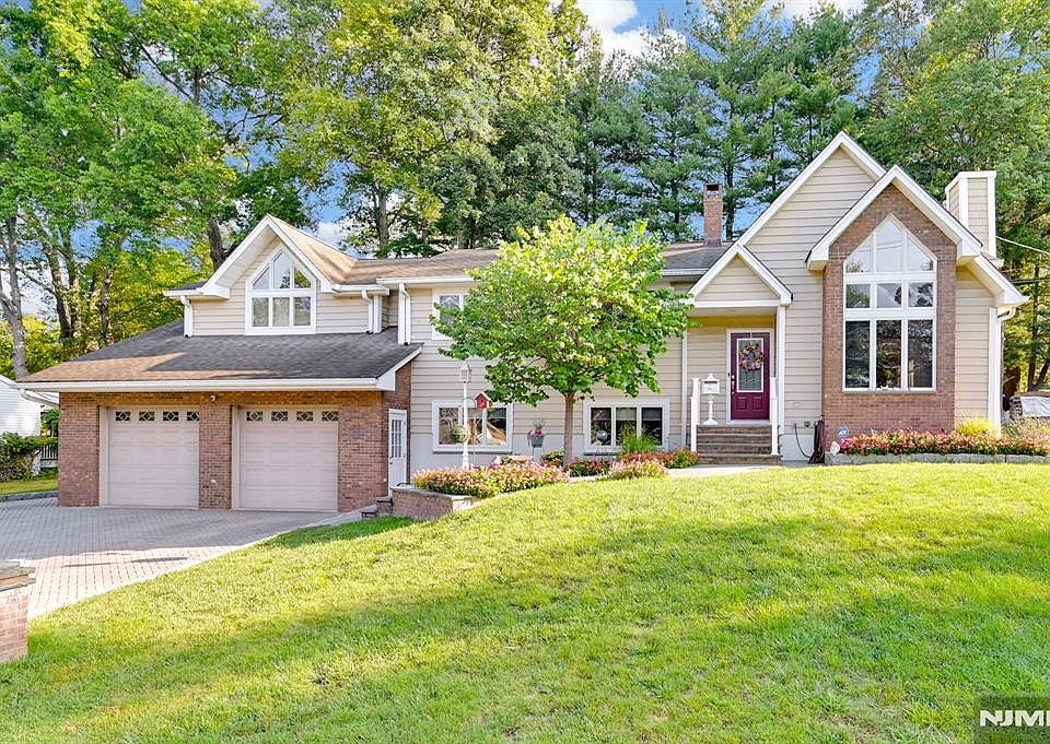 1st image of 164 Leach Ave