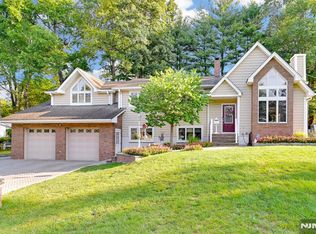 164 Leach Ave, Park Ridge, NJ 07656