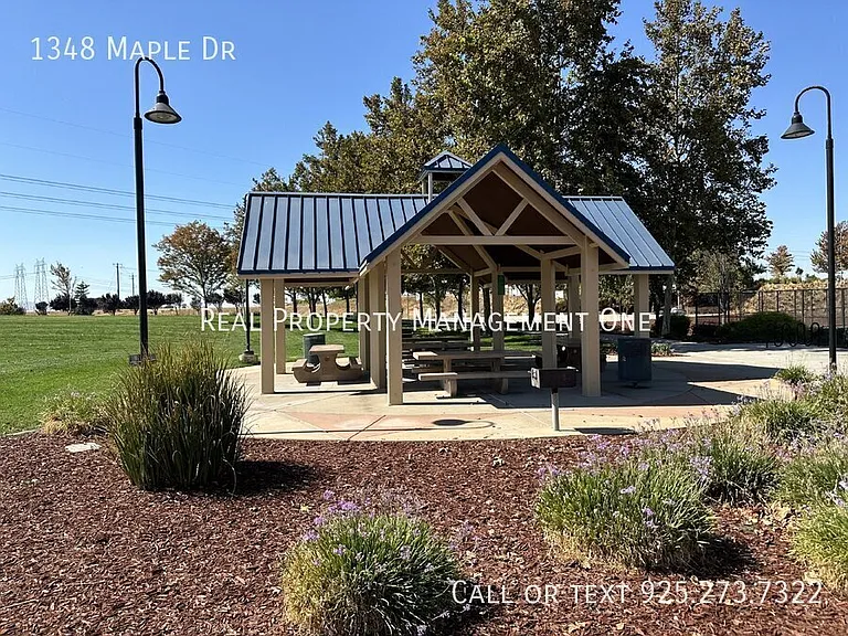 1348 Maple Dr — Photo 32