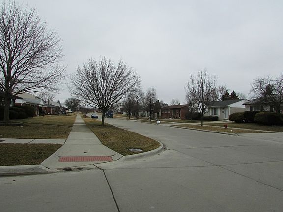 5th image of 30547 Blairmoor Dr