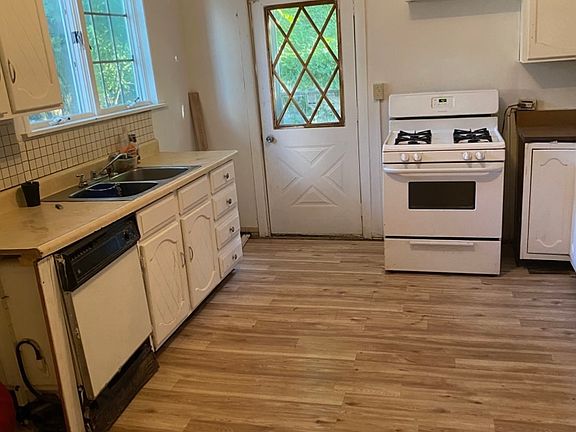 2nd image of 223 William St #1