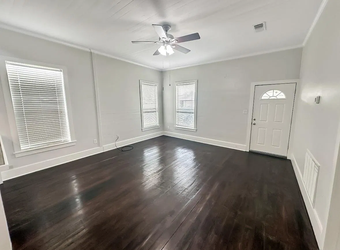 2 bed, 1.0 bath, 1110 sqft, $1,300 — Photo 3