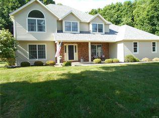 304 Hourglass Ln, Baldwinsville, NY 13027