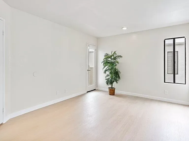6055 Estelle St #7 — Photo 11