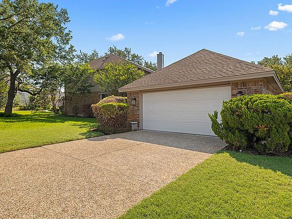 3rd image of 8229 Crabtree Dr