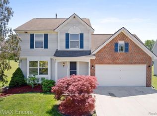 1331 Oaklawn Dr, Pontiac, MI 48341