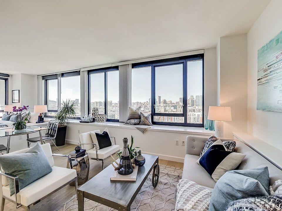 1st image of 260 King St Unit 1517