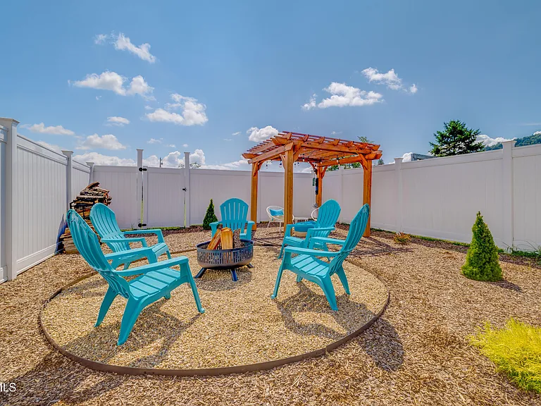 109 Mayfield Dr #2 — Photo 21