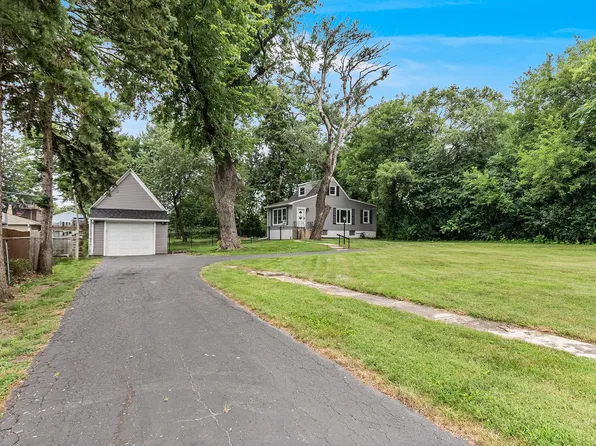28 S Richmond Ave, Westmont, IL 60559