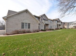 925 Hunter Dr, Racine, WI 53406