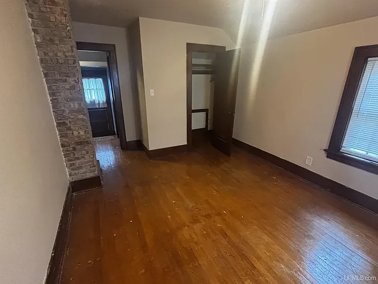 207 S 2nd St — Photo 10