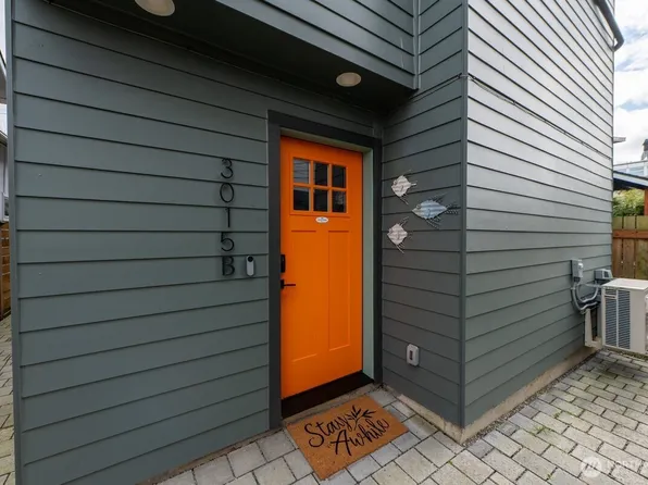 3015 61st Avenue SW #B, Seattle, WA 98116