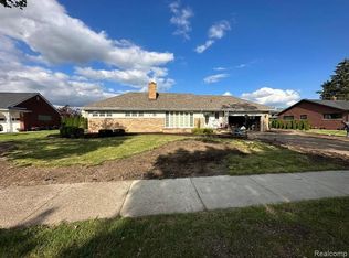 180 Golfcrest Dr, Dearborn, MI 48124