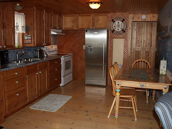 4th image of 1402 N Shore Dr