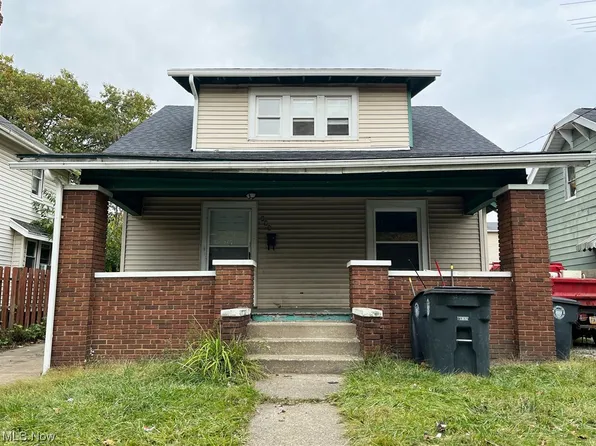 899 Lovers Ln, Akron, OH 44306