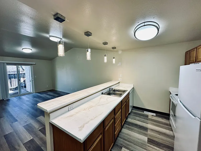 Quail Manor Townhomes — Photo 9