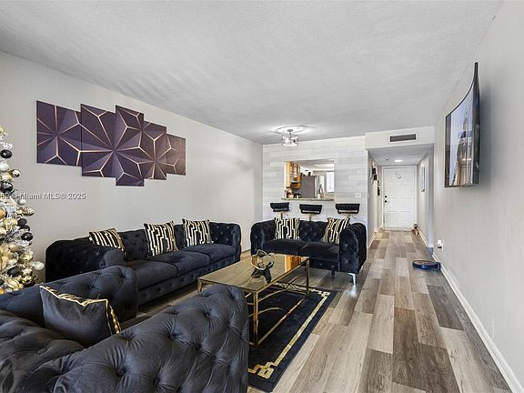 4th image of 6310 Newtown Cir APT B3