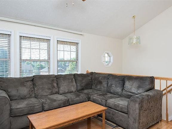 3rd image of 1098 Brandy Ln