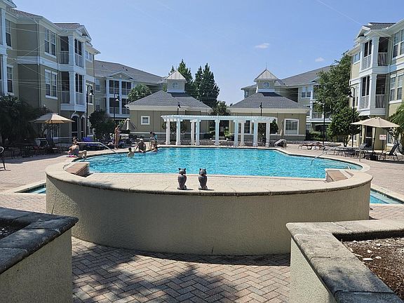 3rd image of 8290 Gate Pkwy #135
