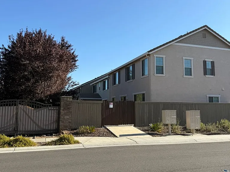 3223 Le Bourget Ln — Photo 2