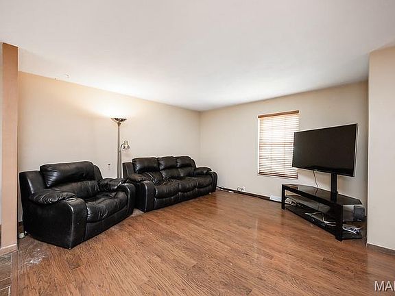 3rd image of 1299 Pin Oak Ln