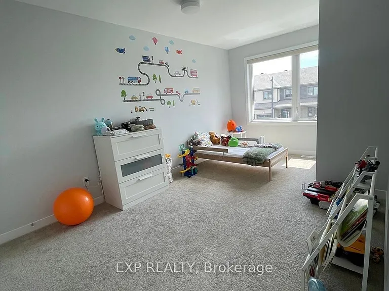 1045 Curraglass Walk — Photo 10