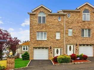1 Hops Commons Ct #1, Secaucus, NJ 07094