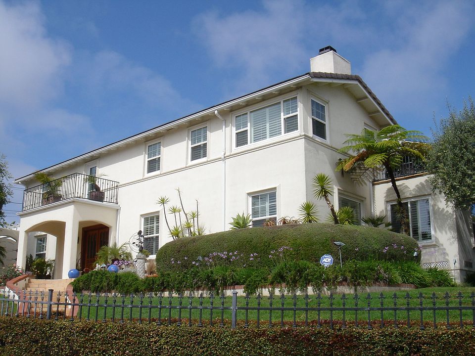 2122 Willow Street