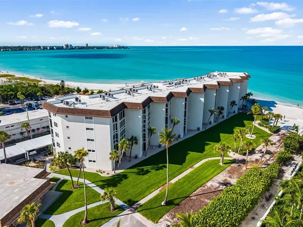 2110 Benjamin Franklin Dr #301, Sarasota, FL 34236