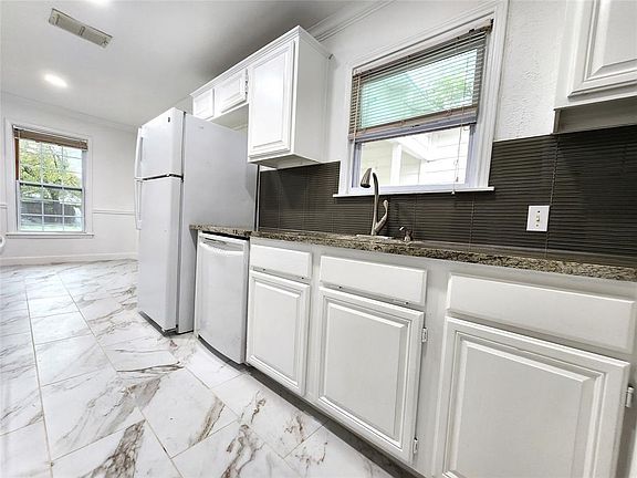 3rd image of 1124 Ann St
