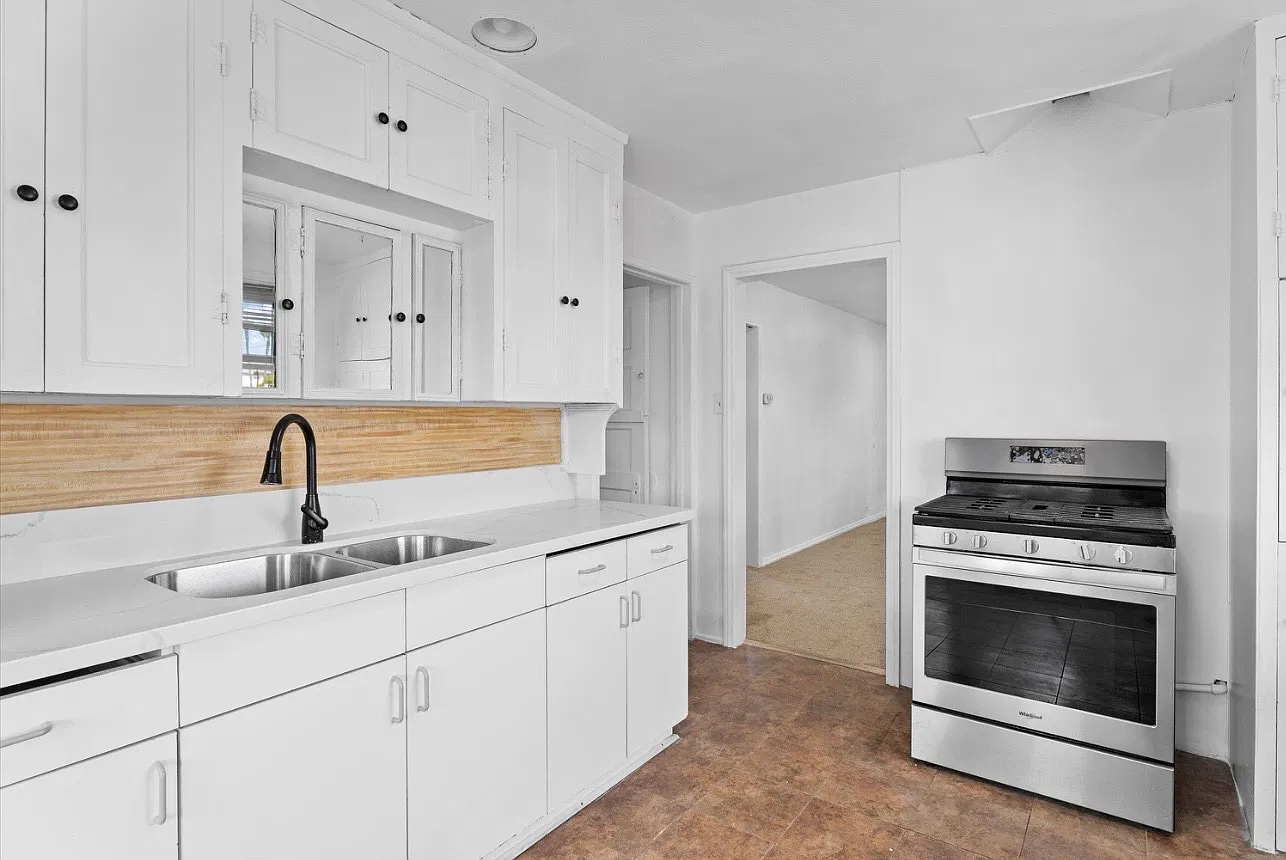 4 bed, 2200 sqft, $3,950 — Photo 2